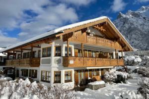 Ferienwohnungen Alpenperle, Миттенвальд