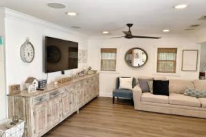 Cute Home 7 Blocks To Beach . Xbox . Bikes . Pets, Хантингтон-Бич