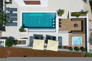 Villa Lord With Heated Pool Jacuzzi and Sauna, Pinezići