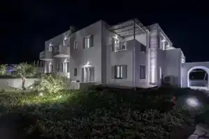 Olea Bay Hotel, Адамас