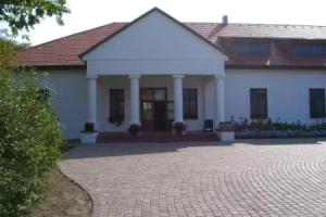 Sarlóspuszta Club Hotel, Лайошмиже