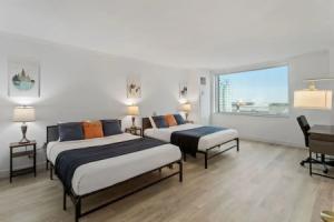 Sleep SIX 1BR2BA Cozysuites on Boardwalk, Атлантик-Сити