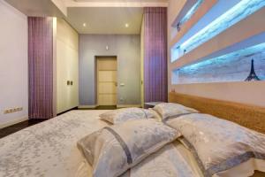 Apartment Bolshaya Vasilkovskaya 108, Киев