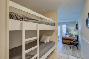 Ground floor condo walking distance to the Beach, Пердидо-Ки