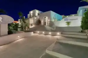 Отель «Lilly Residence-Sea View Suites, Adults Only», Науса