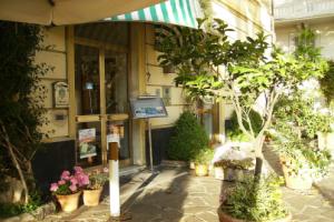 Hotel «Miramare», Лаванья