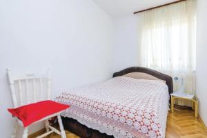 Nice Home in Dubrovnik With Wifi and 2 Bedrooms, Дубровник