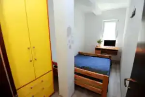 Holiday House With Pool, Омис