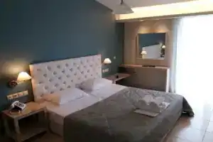 Viaros Hotel, Толо