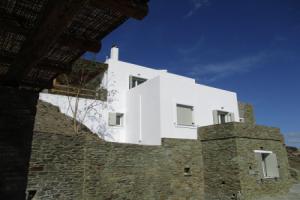 Comfortable Villa Near Sea in Andros, Андрос