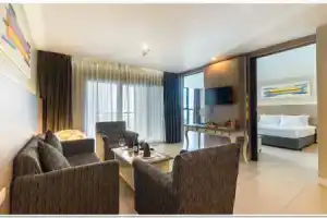 Sea Me Spring Too Hotel, Паттайя