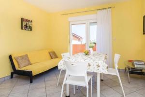 Awesome Apartment in Povljana With 2 Bedrooms, Jacuzzi and Wifi, Povljana