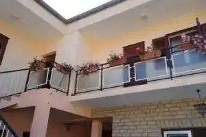 Apartments Inga, Бродарица