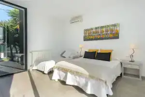Villa Anur, Платжа ден Босса
