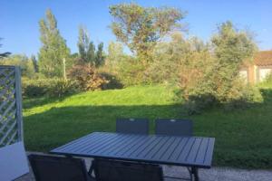 Appartement d'une chambre avec piscine privee et jardin amenage a Arles, Арль