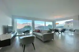 Modern House Apartment 4, Менаджо