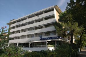 Aparthotel Albatros, Линьян-Саббьядоро
