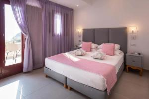 Mar n Mar Crown Hotel-Suites, Камари