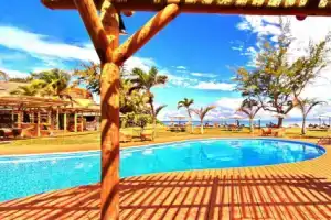 Silver Beach Hotel, Тру д'Дус