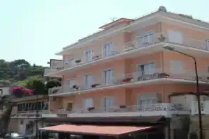 Hotel «Nettuno», Диано-Марина