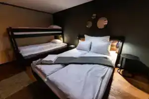 Tobiasbrygga, Хеннигсваер