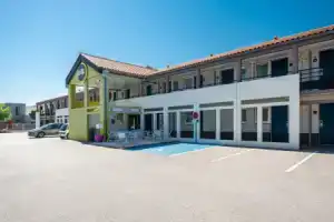 b&b hôTel Perpignan Sud Porte d'Espagne, Перпиньян