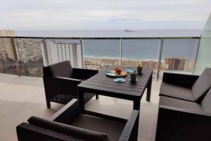 SUNSET WAVES sea & sky apartment, Бенидорм