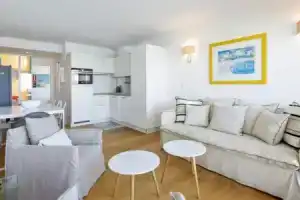 Bright T2 with balcony and sea view in Biarritz, Биарриц