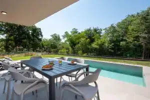 Villa Querchus, Karigador