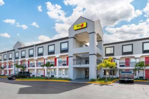 Отель «Quality Inn Near Orlando Airport Florida Mall», Орландо