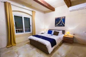 Amazing 4 Bedroom Holiday Home With Infinity Pool, Арб