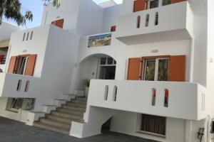 Vassiliki Rooms, Парикия