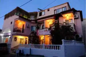 Yeşim Pansiyon, Чешме