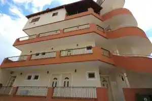Friends House - Borsh Hotel, Борш