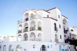 Comely Holiday Home in Empuriabrava With Barbecue, Эмпуриабрава
