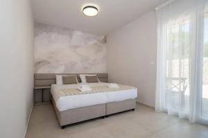 Holiday House Jewel With Private Pool, Kornić