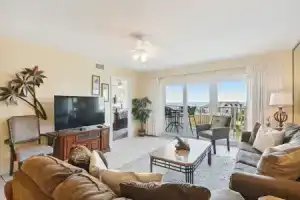 Seacrest 504 is a Gulf Front 2 BR on Okaloosa Island by RedAwning, Форт-Уолтон-Бич