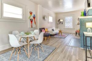 3 Mi to Dtwn Indy: Pet-friendly Home w/ Backyard!, Индианаполис