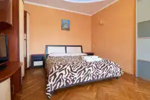 Апартаменты Home-Hotel, ул. Малая Житомирская, 10-2, Киев