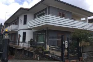 Maison Marianna, Николози