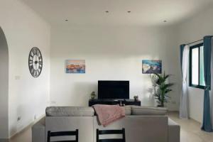 3-bedroom With Backyard-hosted by Sweetstay, Пемброк
