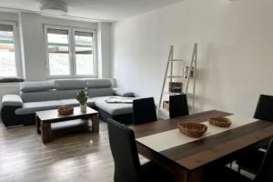 Schöne Wohnung in Rhein Nähe mit kleiner Terrasse, Крефельд