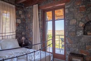 Iris Stone Built Villa, Милатос