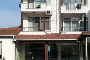 Kumsal Otel, Унье