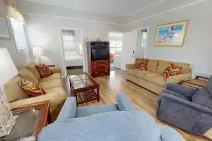 Beach Nugget by Tybee Vacation Rentals, Тиби-Айленд