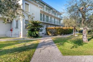 Graceful Holiday Home in Toscolano Maderno With Garden, Тосколано-Мадерно