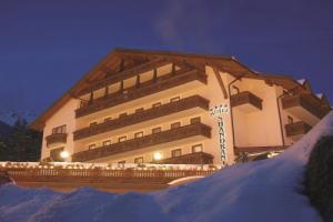Hotel Shandranj, Тезеро