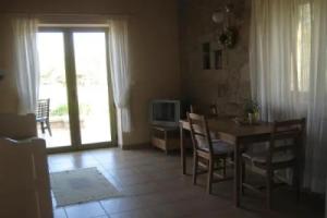 Amoni Holiday Homes, Кардамили