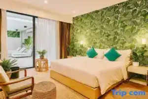 The Lush Apartments & Suites, Кок Клой
