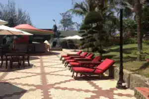 Khu du lịch Malibu, Муине